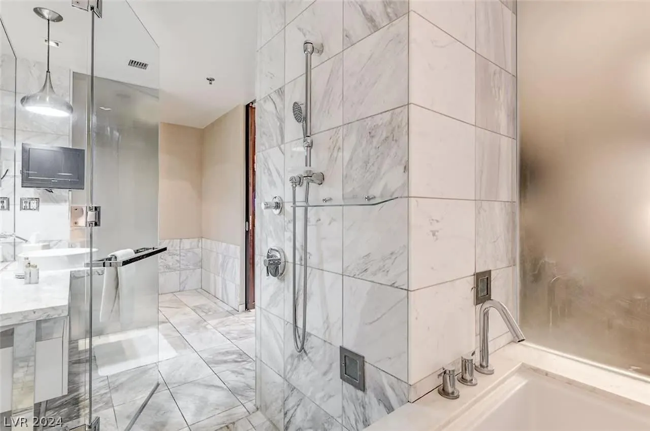 Stunning Escape Top Floor Strip-View Studio 31316 ラスベガス