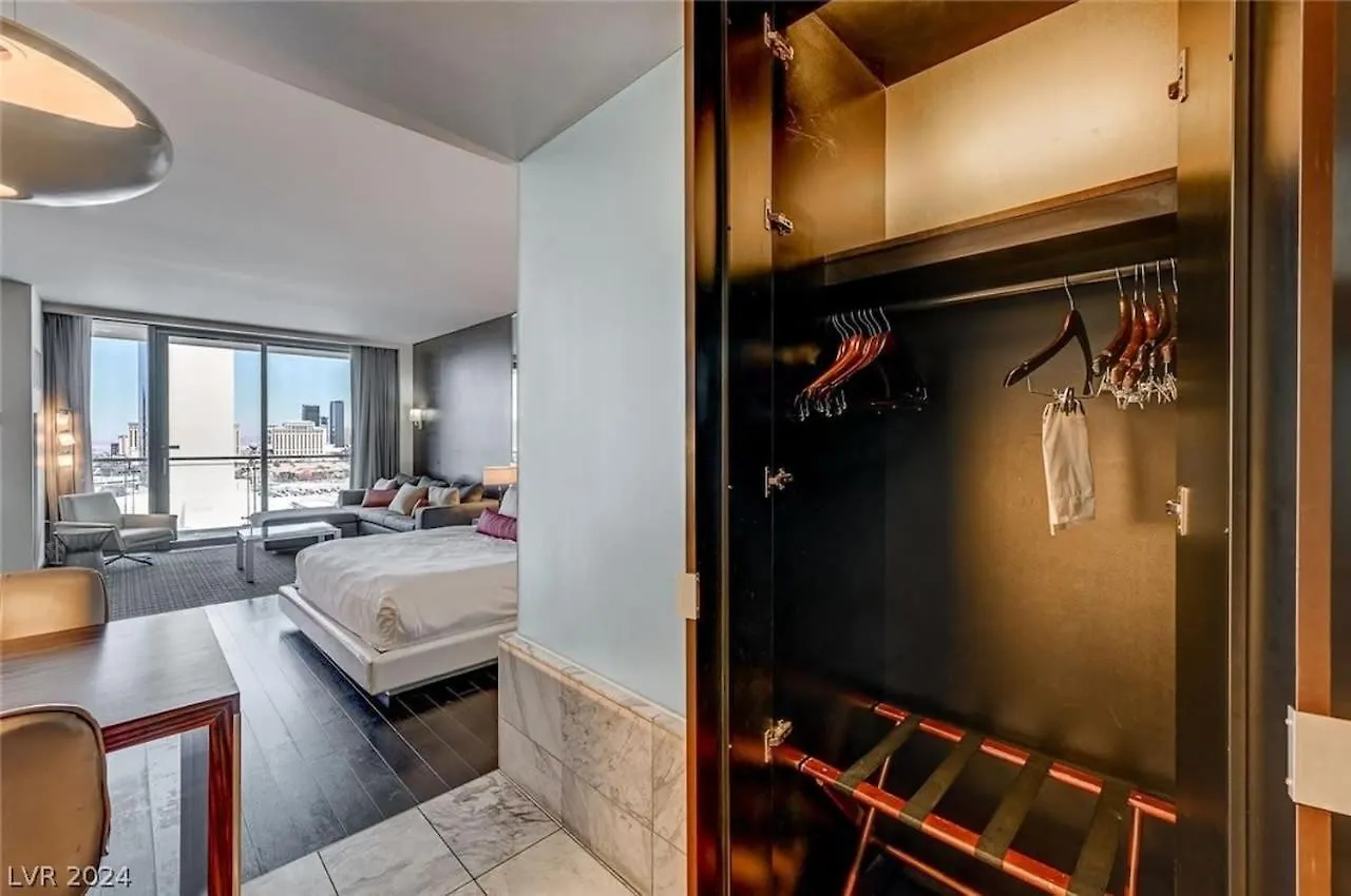 イン Stunning Escape Top Floor Strip-View Studio 31316 ラスベガス
